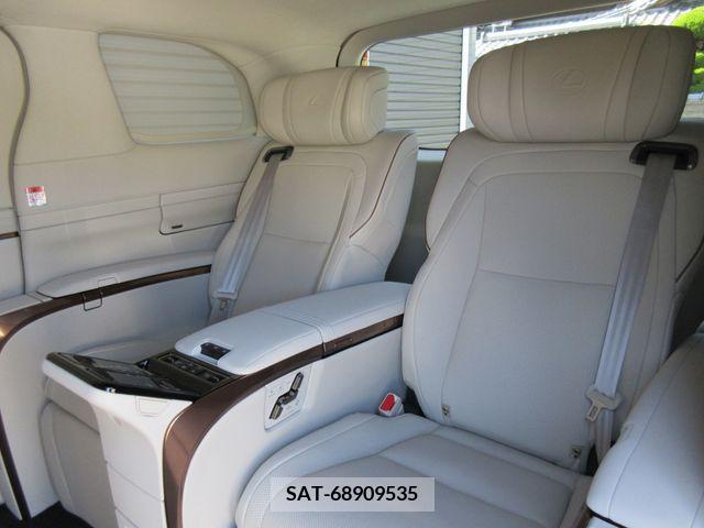 Lexus LM 2024-01 388168-27