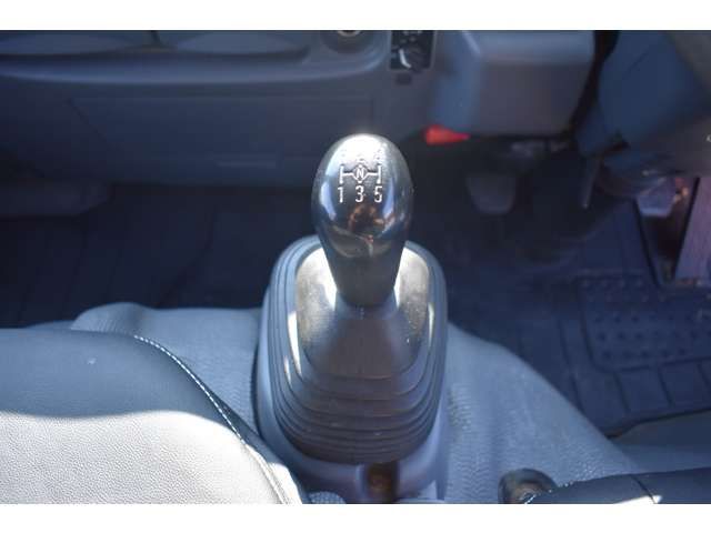 Isuzu ELF TRUCK 2017-08 20493-16