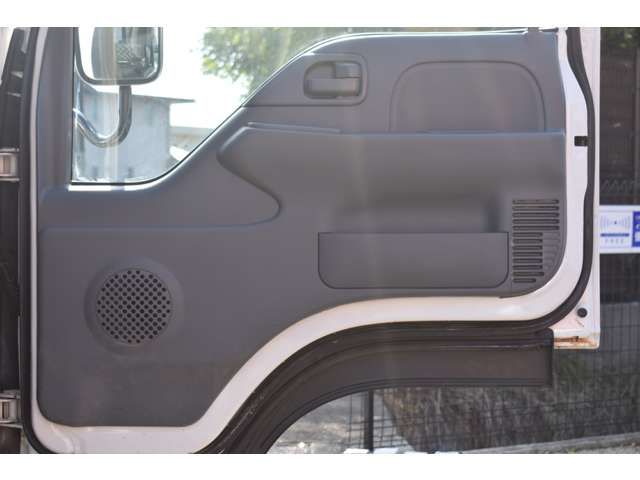 Isuzu ELF TRUCK 2017-08 20493-10