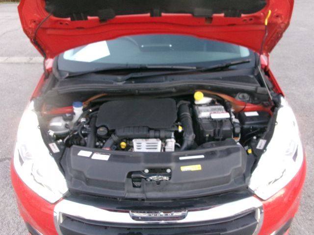 Peugeot 208 2016-04 28092-4