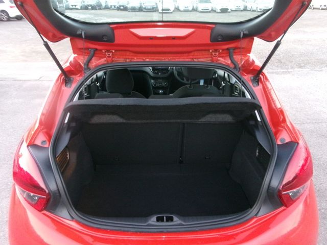 Peugeot 208 2016-04 28092-6