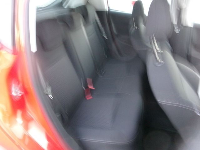 Peugeot 208 2016-04 28092-11