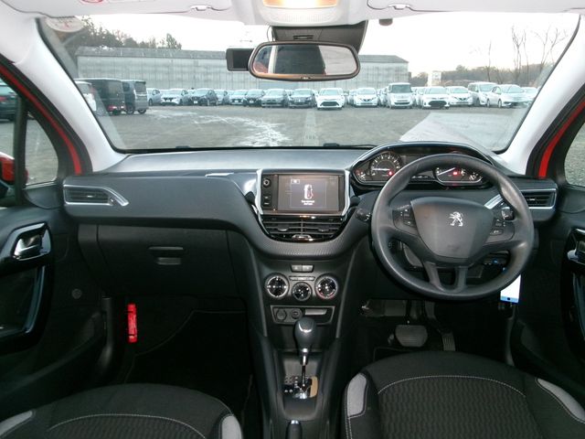 Peugeot 208 2016-04 28092-9