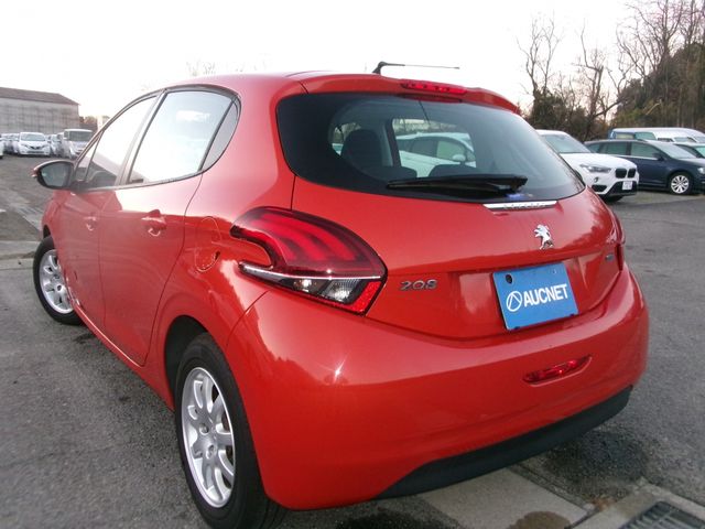 Peugeot 208 2016-04 28092-1