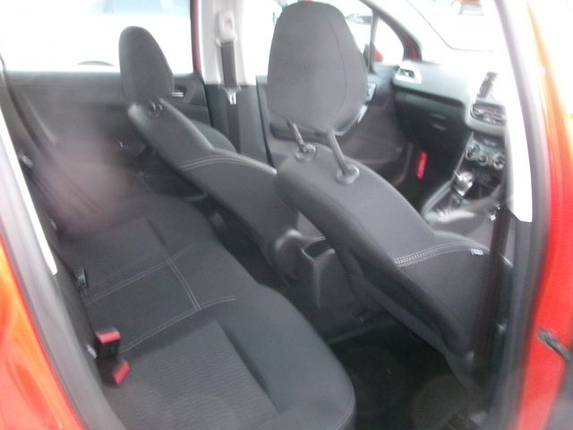 Peugeot 208 2016-04 28092-12
