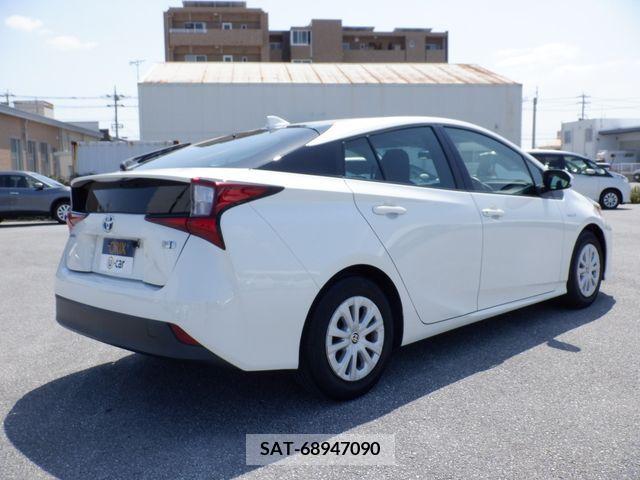 Toyota PRIUS 2019-11 322389-2
