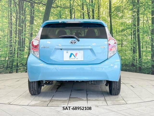 Toyota AQUA 2012-03 389295-15