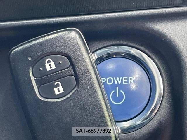Toyota AQUA 2018-09 336605-6