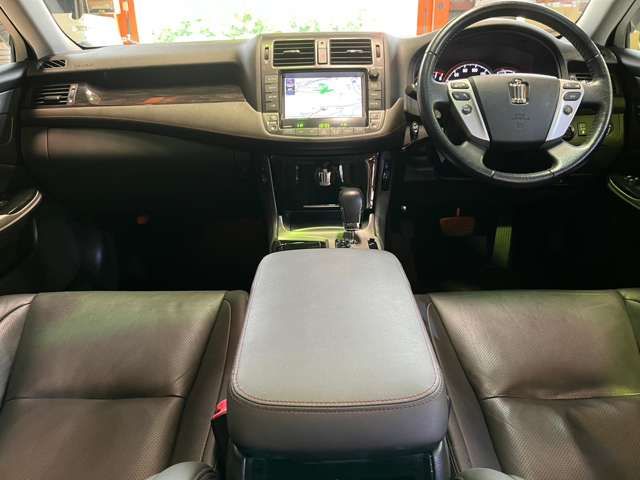 Toyota CROWN SEDAN 2010-12 2870-10