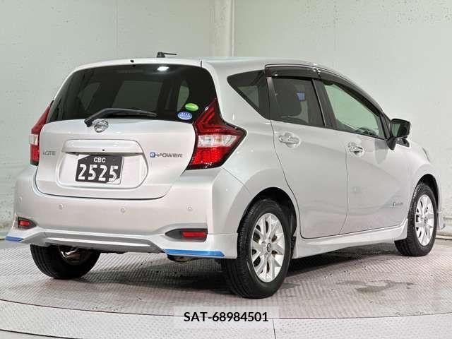 Nissan NOTE 2018-11 279876-8
