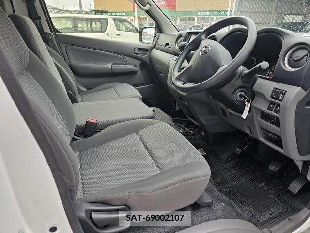 Nissan NV350 Caravan 2019-99 393040-3
