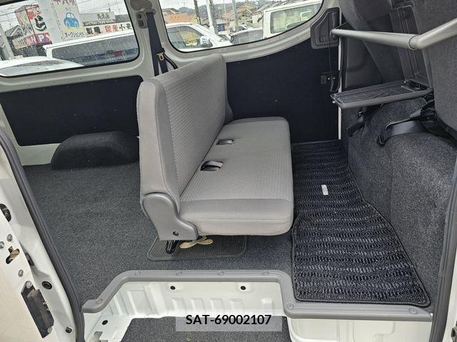 Nissan NV350 Caravan 2019-99 393040-4