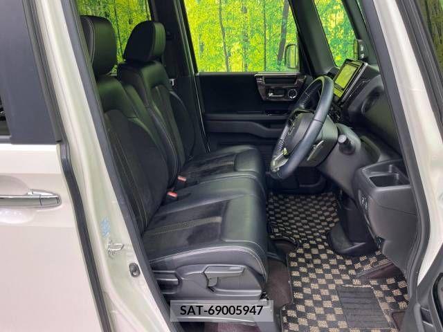 Honda N BOX CUSTOM 2018-03 215275-8