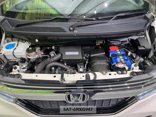 Honda N BOX CUSTOM 2018-03 215275-18