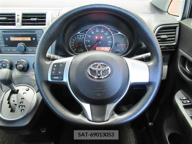 Toyota RACTIS 2012-11 206620-10