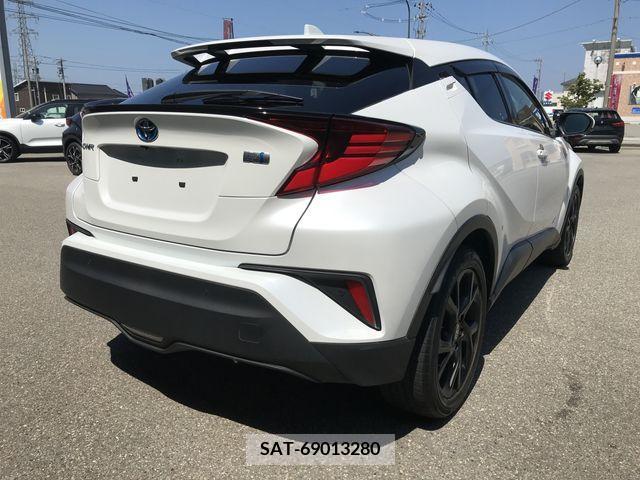 Toyota C-HR 2021-10 323087-2