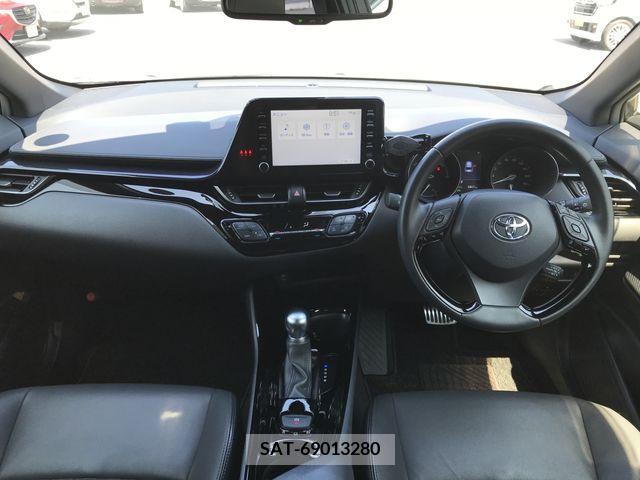 Toyota C-HR 2021-10 323087-1