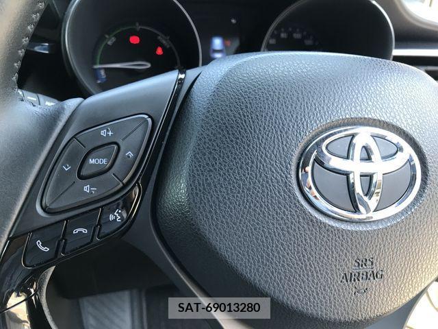 Toyota C-HR 2021-10 323087-21