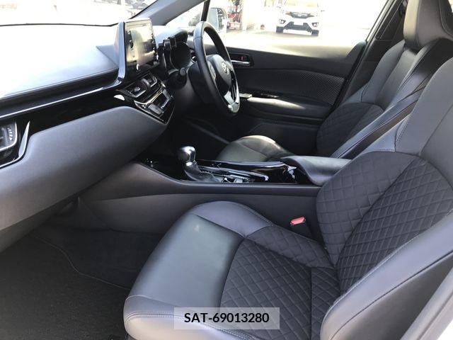 Toyota C-HR 2021-10 323087-18
