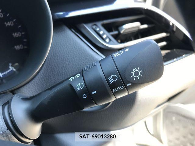 Toyota C-HR 2021-10 323087-23