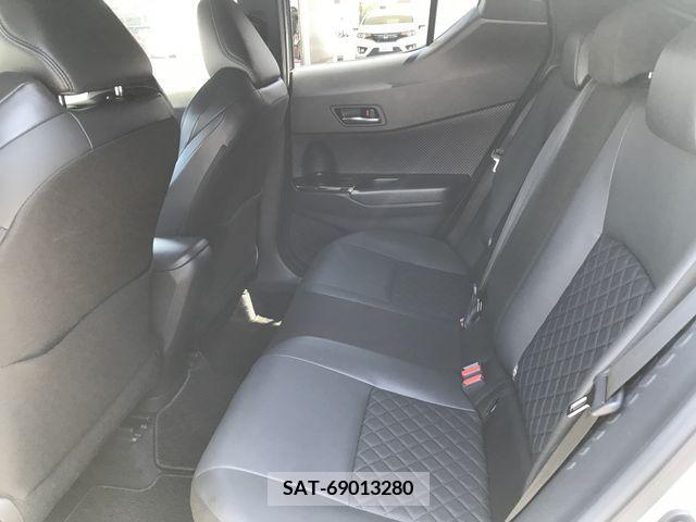 Toyota C-HR 2021-10 323087-16