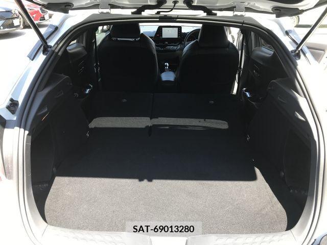 Toyota C-HR 2021-10 323087-14