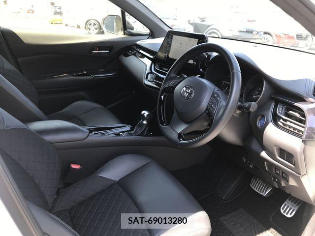 Toyota C-HR 2021-10 323087-9