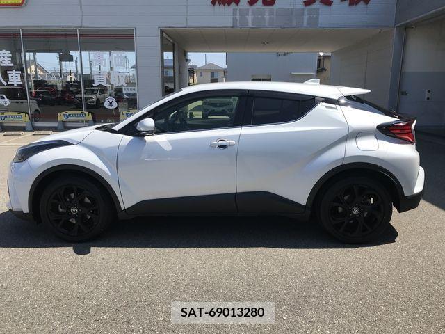 Toyota C-HR 2021-10 323087-8
