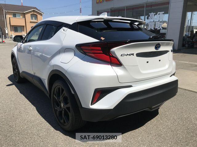Toyota C-HR 2021-10 323087-7