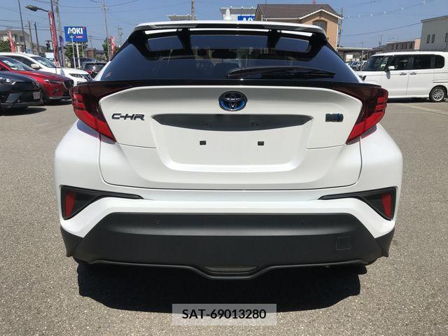 Toyota C-HR 2021-10 323087-6