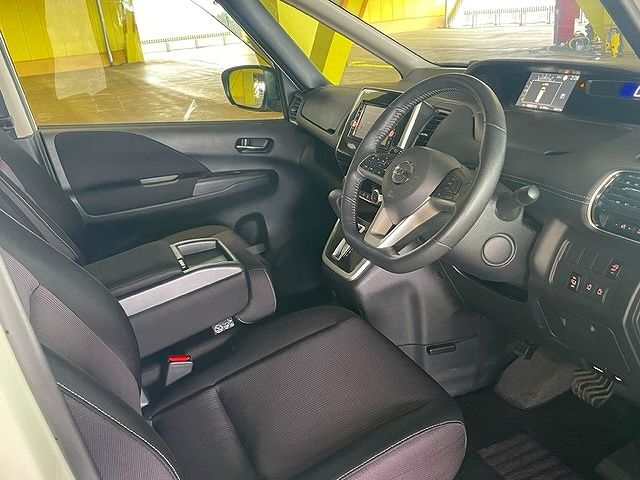 Nissan SERENA 2018-10 4137-3