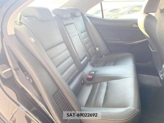 Lexus IS 2017-03 275743-10