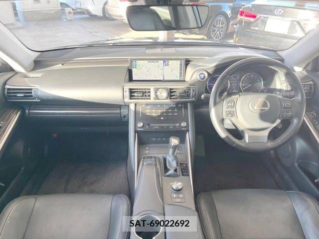 Lexus IS 2017-03 275743-1