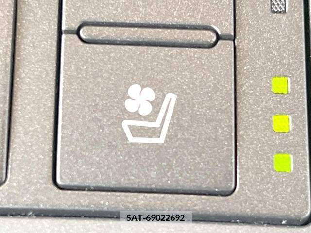 Lexus IS 2017-03 275743-4
