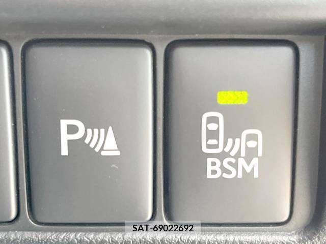 Lexus IS 2017-03 275743-5