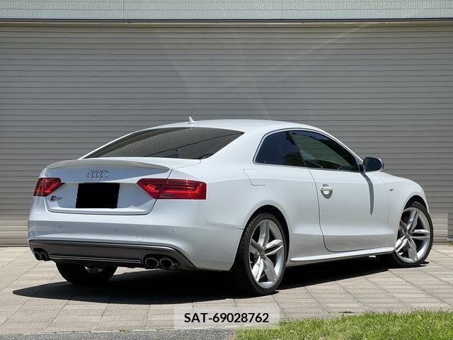 Audi S5 2012-06 200352-1