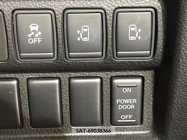 Nissan ELGRAND 2014-05 235200-5