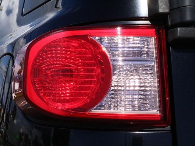 Toyota FJ CRUISER 2013-01 195741-11