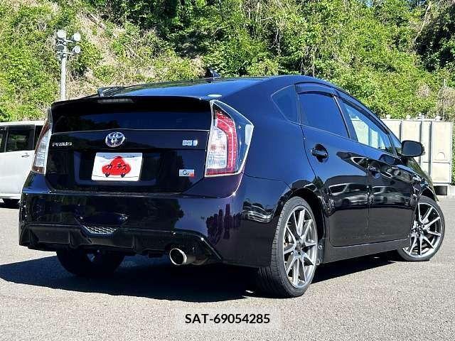 Toyota PRIUS 2014-10 281896-2