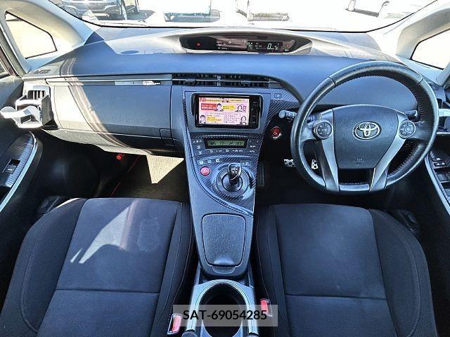 Toyota PRIUS 2014-10 281896-1
