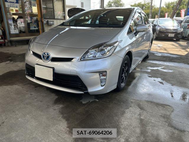 Toyota PRIUS 2015-06 366454-1