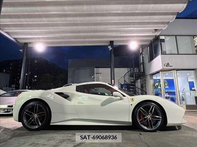 Ferrari 488 Spider 2018-01 395453-4