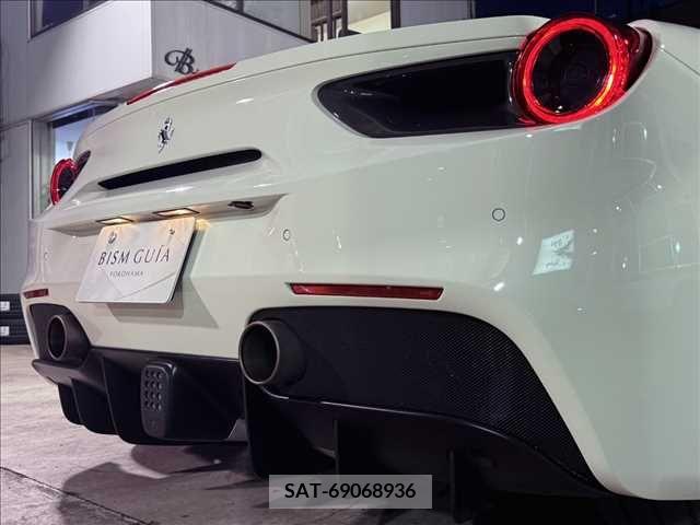 Ferrari 488 Spider 2018-01 395453-10