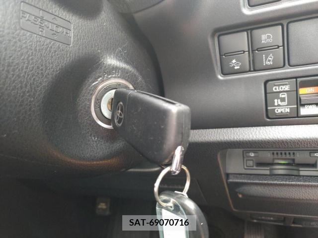 Toyota VOXY 2019-07 321613-12