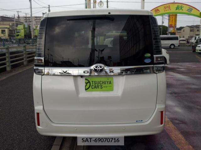 Toyota VOXY 2019-07 321613-8