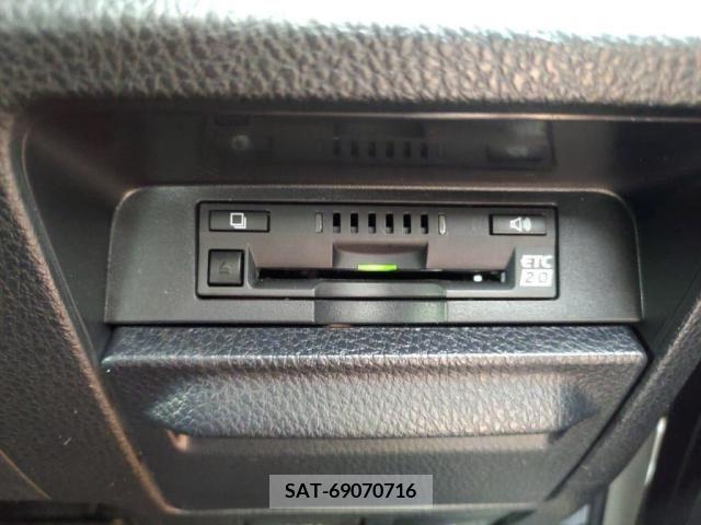 Toyota VOXY 2019-07 321613-11