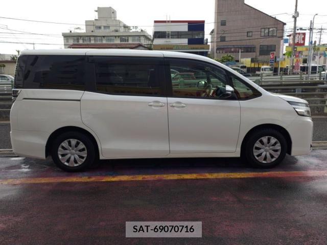 Toyota VOXY 2019-07 321613-7
