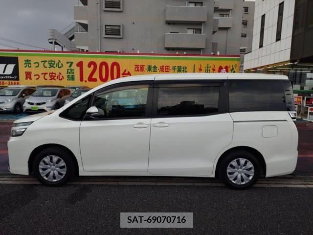 Toyota VOXY 2019-07 321613-6