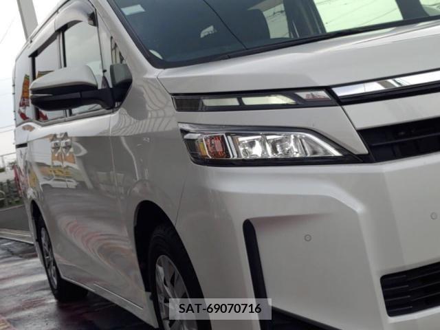 Toyota VOXY 2019-07 321613-5