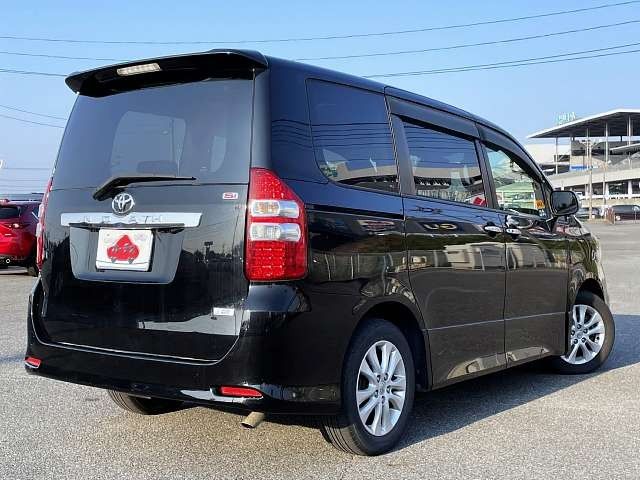 Toyota NOAH 2011-03 15973-2